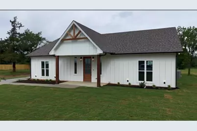 518 Strong Street, Bowie, TX 76230 - Photo 2