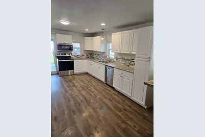 605 N Snyder Avenue, Justin, TX 76247 - Photo 6