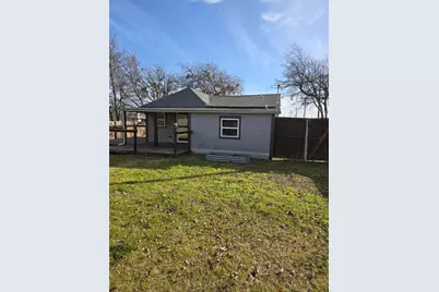 605 N Snyder Avenue, Justin, TX 76247 - Photo 2