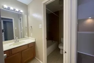 1226 W Hudgins St, Grapevine, TX 76051 - Photo 18