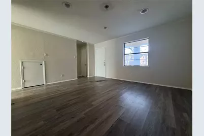 1421 S 12th Street #107, Waco, TX 76706 - Photo 4