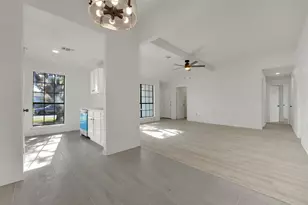 615 Red Coat Ln, Arlington, TX 76002 - Photo 6