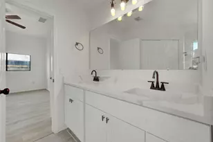 615 Red Coat Ln, Arlington, TX 76002 - Photo 16