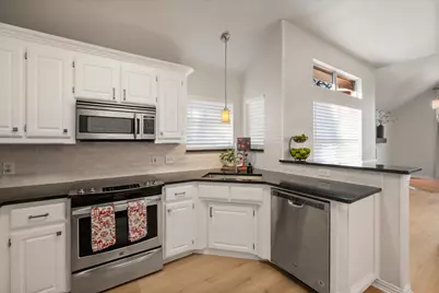 7302 Heritage Oaks Court, Arlington, TX 76001 - Photo 4