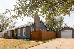 1208 Carolina St, Graham, TX 76450 - Photo 2