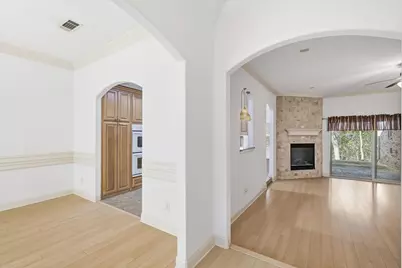 204 Trailwood Drive, Euless, TX 76039 - Photo 6