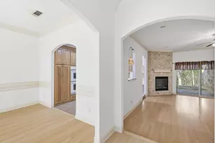 204 Trailwood Dr, Euless, TX 76039 - Photo 6