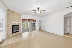 204 Trailwood Dr, Euless, TX 76039 - Photo 8