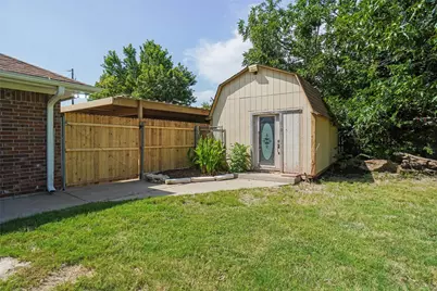 302 Robins Way, Granbury, TX 76048 - Photo 14