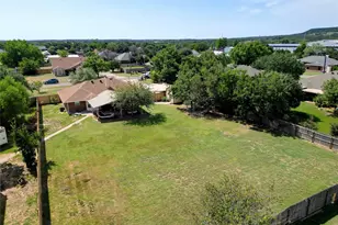 302 Robins Way, Granbury, TX 76048 - Photo 16