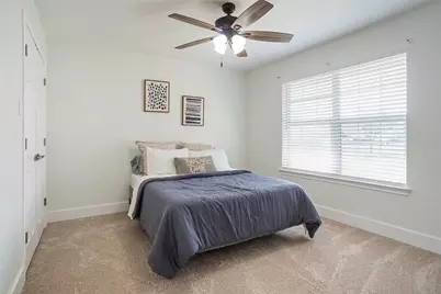 302 Robins Way, Granbury, TX 76048 - Photo 10