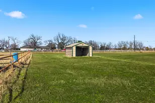 102 Van Meter Dr, Aurora, TX 76078 - Photo 34