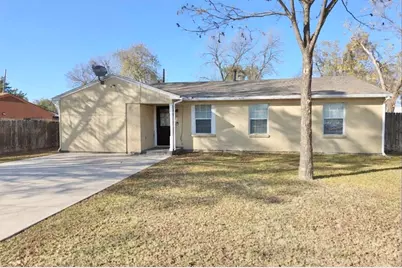 705 Glynn Oaks Drive, Arlington, TX 76010 - Photo 1