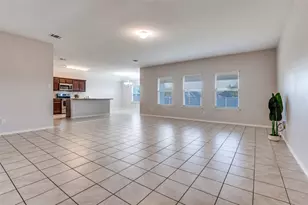 542 Clearlake Dr, Waxahachie, TX 75165 - Photo 4