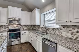 11824 Bellegrove Rd, Burleson, TX 76028 - Photo 8