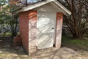 1303 W 3rd Ave, Corsicana, TX 75110 - Photo 20