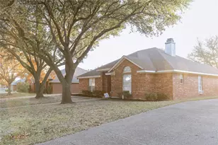 949 Crested Butte Dr, Hewitt, TX 76643 - Photo 2