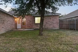 2120 Stonewood Dr, Lancaster, TX 75134 - Photo 10