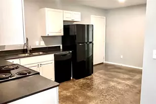 905 W 7th St, Bonham, TX 75418 - Photo 4