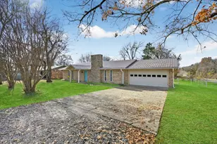 102 E Bayside Dr, Mabank, TX 75156 - Photo 1