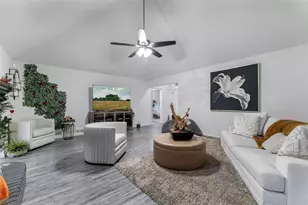 916 Clover Hill, Cedar Hill, TX 75104 - Photo 2