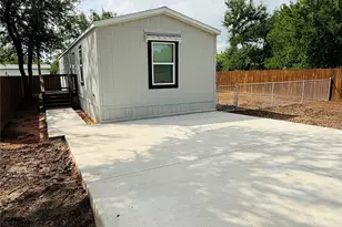 3005 Elmwood Dr, Granbury, TX 76048 - Photo 2