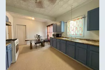 410 S Avenue E, Clifton, TX 76634 - Photo 8