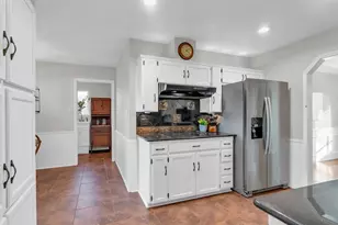 1637 Bedford Oaks Dr, Bedford, TX 76021 - Photo 14