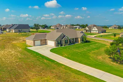 105 Kathy Stephens Avenue, Springtown, TX 76082 - Photo 1
