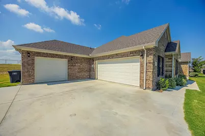 105 Kathy Stephens Avenue, Springtown, TX 76082 - Photo 14