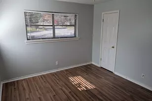 8747 Mosswood Dr, Dallas, TX 75227 - Photo 10