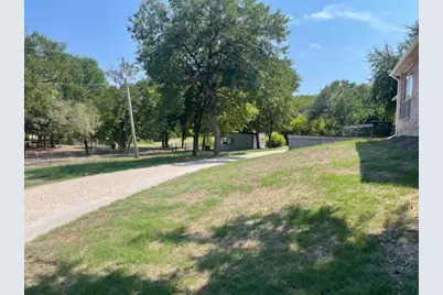 1323 E College Street, Princeton, TX 75407 - Photo 32