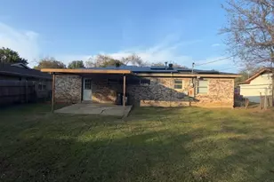 2101 Bettibart St, Fort Worth, TX 76134 - Photo 2