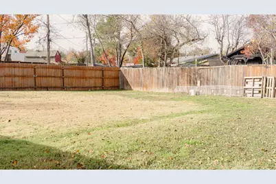 2403 Briarwood Lane, Carrollton, TX 75006 - Photo 22