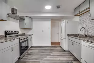 1905 Huntington Dr, Grand Prairie, TX 75051 - Photo 8