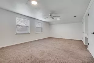 1905 Huntington Dr, Grand Prairie, TX 75051 - Photo 16