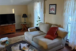 806 Pinehill Ln, Grand Prairie, TX 75052 - Photo 2