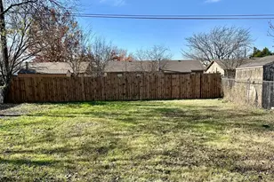 514 Peters St, Waxahachie, TX 75165 - Photo 2