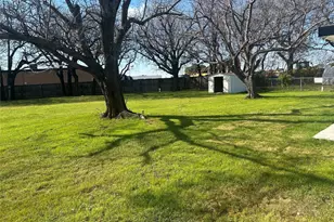 709 Fouts Dr, Irving, TX 75061 - Photo 24