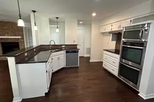 2704 Yorkshire Ct, Grapevine, TX 76051 - Photo 6