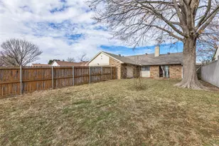 2806 Hackberry Ln, Garland, TX 75042 - Photo 16