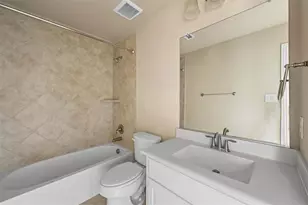 7116 Isle Royal Ln, Irving, TX 75063 - Photo 16