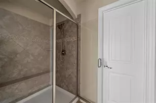 7116 Isle Royal Ln, Irving, TX 75063 - Photo 6