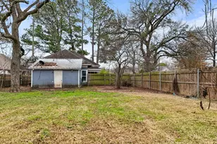 601 E Sears St, Denison, TX 75021 - Photo 16