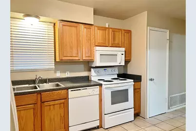 106 Monticello Drive, Waxahachie, TX 75165 - Photo 6