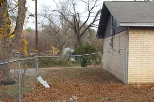 538 E Massey St, Athens, TX 75751 - Photo 20