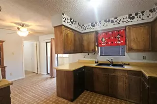 538 E Massey St, Athens, TX 75751 - Photo 8