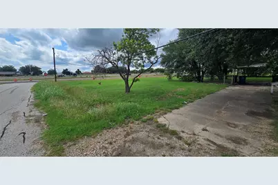 413 Hughes Street, Sanger, TX 76266 - Photo 4