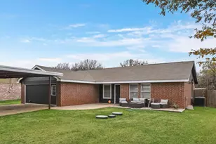 708 Shady Grove Dr, Granbury, TX 76049 - Photo 4