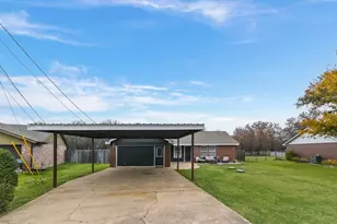 708 Shady Grove Dr, Granbury, TX 76049 - Photo 2